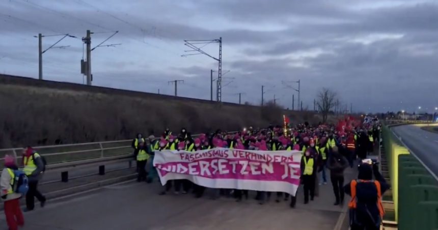 video manifestantii adunati in estul germaniei perturba congresul partidului de extrema dreapta afd nu nazistilor 6782933f3d36a
