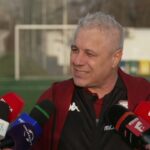 video marius sumudica si a pus la punct contestatarii de la asta nu e sumi e prea moale la circarul bufonul 677bf48e0d8cb