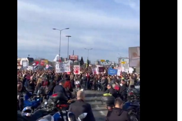 video mii de studenti sarbi au iesit din nou in strada si au blocat un nod rutier important din belgrad 6797962398ba1