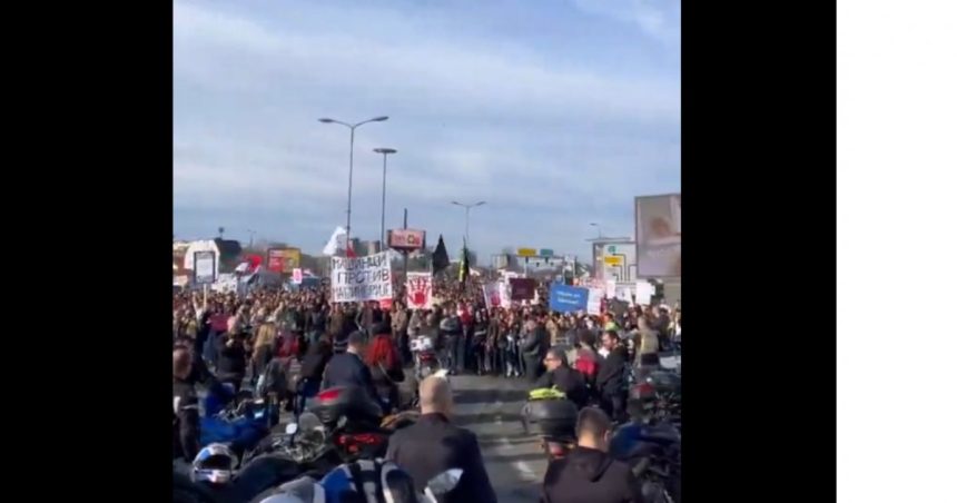 video mii de studenti sarbi au iesit din nou in strada si au blocat un nod rutier important din belgrad 6797962398ba1