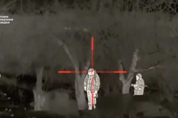video momentul in care soldatii rusi cad secerati ca popicele o ambuscada vazuta prin luneta unui sniper ucrainean 678362dcbe50d