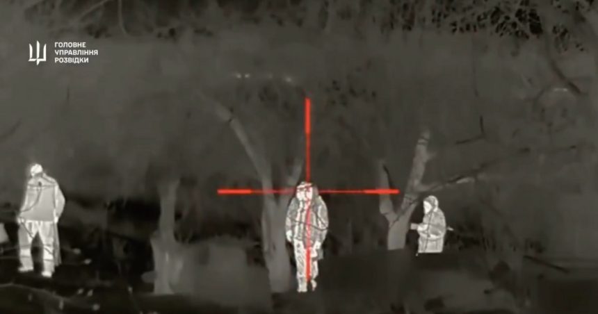 video momentul in care soldatii rusi cad secerati ca popicele o ambuscada vazuta prin luneta unui sniper ucrainean 678362dcbe50d