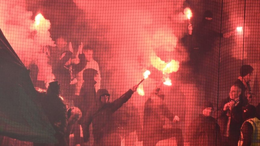 video montpellier monaco oprit dupa ce fanii au pus muzica in boxe in semn de protest bass ul puternic ii deranja pe jucatori 678b4f25938d6