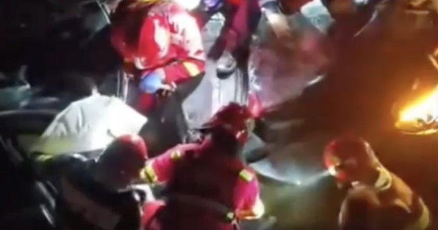 video o masina cu patru oameni s a rasturnat in valea unui rau in judetul satu mare soferul a avut nevoie de descarcerare 678b75fff0934