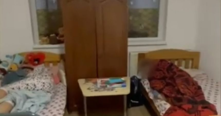 video ororile din caminele groazei marturiile unui medic despre copiii din mures au stat numai in pat pe spate erau ca intr o cusca 67853db16e9d9