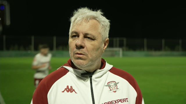 video reactia lui marius sumudica dupa ce a aflat ca darius olaru s a accidentat in amicalul fcsb ului 678145115f937