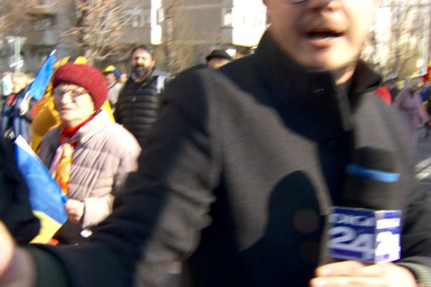 video sustinatorii lui georgescu agresivi cu echipa digi24 la evenimentul din parcul tineretului au tras de camera si au inceput sa injure 679397928280e