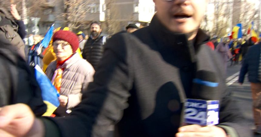 video sustinatorii lui georgescu agresivi cu echipa digi24 la evenimentul din parcul tineretului au tras de camera si au inceput sa injure 679397928280e