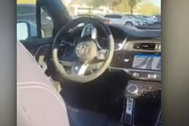 video un american a ramas blocat intr un taxi autonom care l a invartit intr o parcare ma simt ca intr un film 677e63062f35e