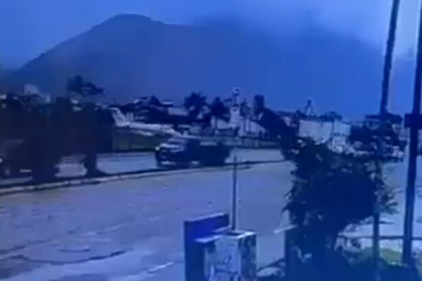 video un avion de mici dimensiuni cu cinci oameni la bord s a prabusit pe coasta braziliei momentul exploziei a fost surprins de o camera 6780dc6fb0f8e