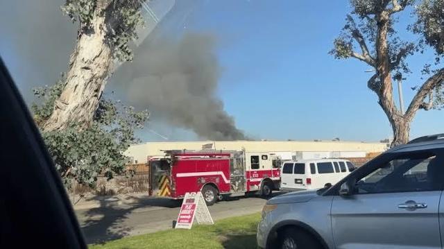 video un avion de mici dimensiuni s a prabusit pe o fabrica de mobila in california parea ca un vis 6777b45e4fa62