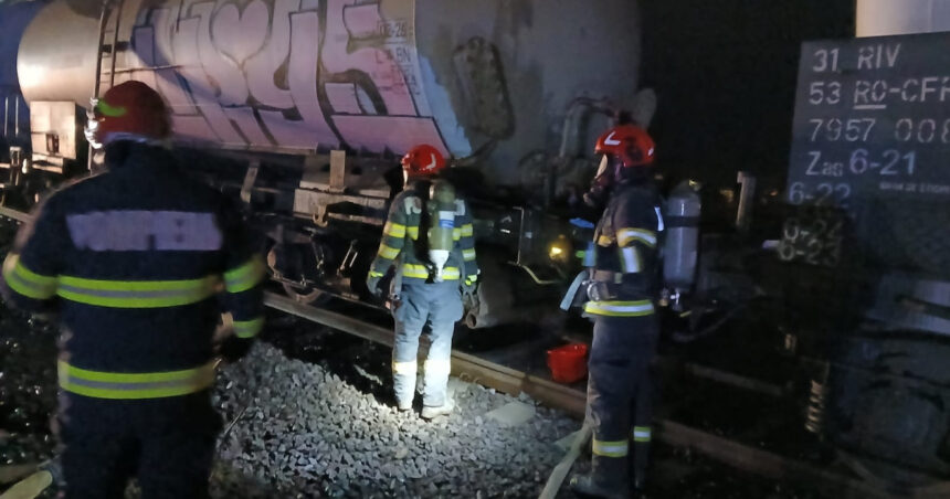 videofoto trenul de 12 vagoane din mures isi reia traseul echipele de interventie au reusit sa remedieze scurgerile de la cisterna afectata 6778387a7c76f