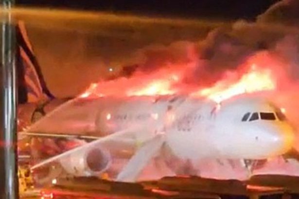 videofoto un airbus a321 a luat foc pe pista unui aeroport din coreea de sud 176 de oameni aflati la bord au fost evacuati 67990af0350ef