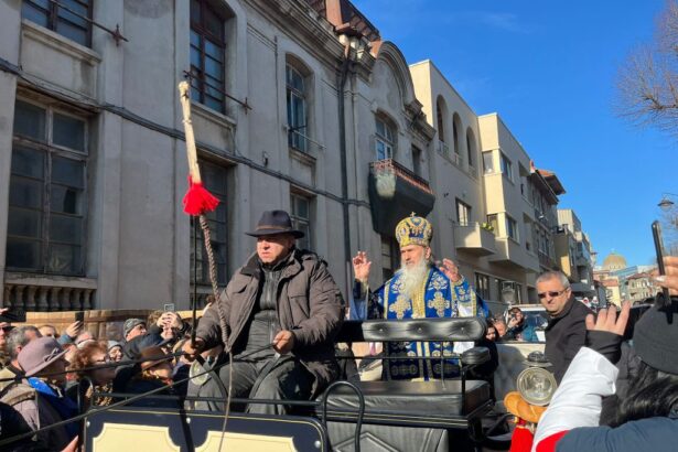 videogalerie foto procesiune de boboteaza pe faleza din constanta ips teodosie oficiaza slujba de sfintire mare a apei in portul tomis 677babe10eedc
