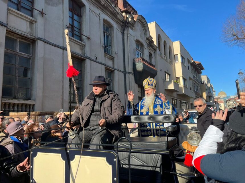 videogalerie foto procesiune de boboteaza pe faleza din constanta ips teodosie oficiaza slujba de sfintire mare a apei in portul tomis 677babe10eedc