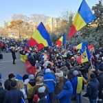 videogalrie foto protest in fata prefecturii constanta aproximativ 250 de oameni s au adunat sa scandeze uniti cu toti sa scapam de hoti 678bb1ef1cdbc