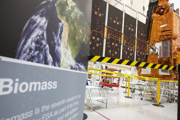 agentia spatiala europeana a prezentat satelitul care va masura padurile de pe terra cand va fi plasat pe orbita 67ab9878ca801