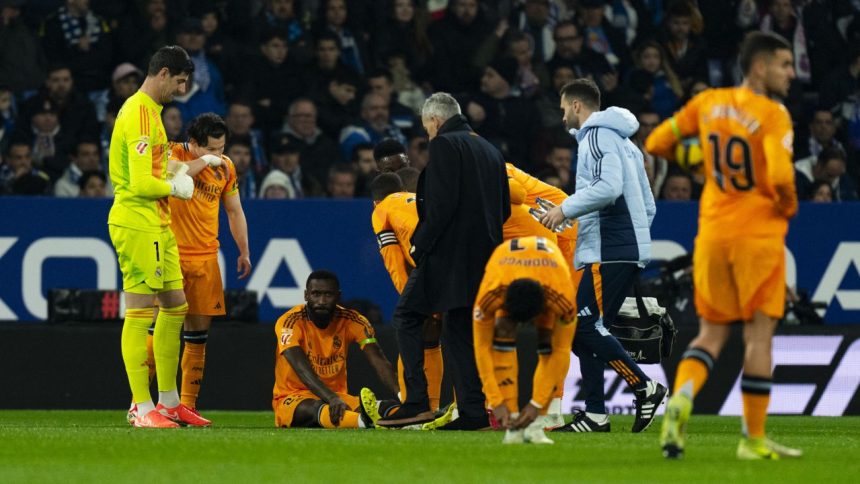 alarma la real madrid titularul s a accidentat si risca sa rateze dubla cu manchester city 679f5155081d8