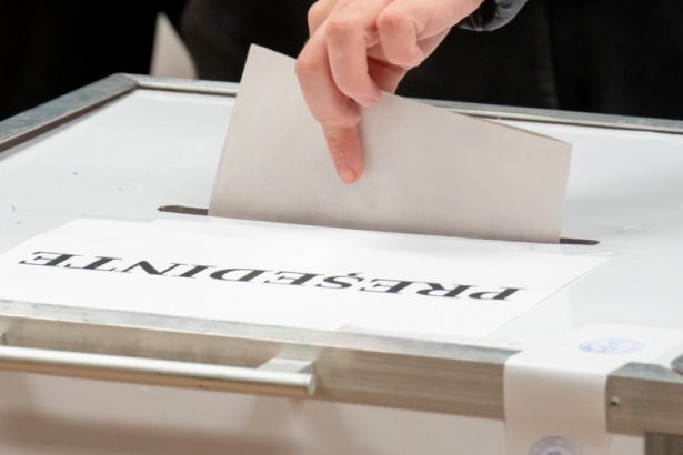 alegeri prezidentiale 2025 peste 2 000 de romani din strainatate inscrisi pana acum pentru votul prin corespondenta 67a7882091e47