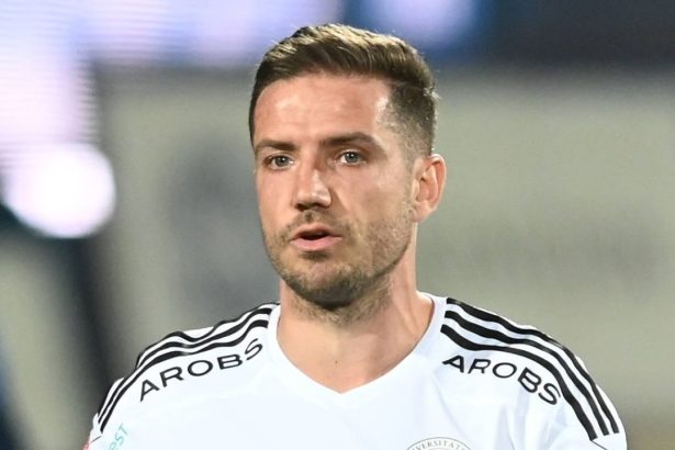 alex chipciu i a facut praf pe toti in 5 minute sageti spre sumudica si declaratii acide catre cartu poti sa fii legenda beata pe aici sa ti iei de gat fostii jucatori 67a3d5e28265c