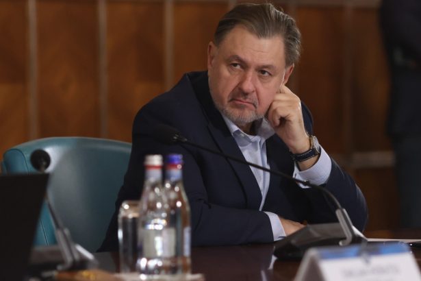 alexandru rafila lauda bugetul alocat sanatatii in 2025 deputat usr domnul rafila vorbeste mult prost si minte ingrozitor 67a3233f38a8d