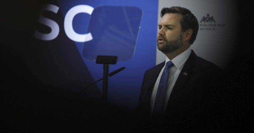 analiza vance foloseste jumatati de adevaruri pentru a tine prelegeri unui public european constient de amenintarea unui regim autoritar cnn 67b04e4552914