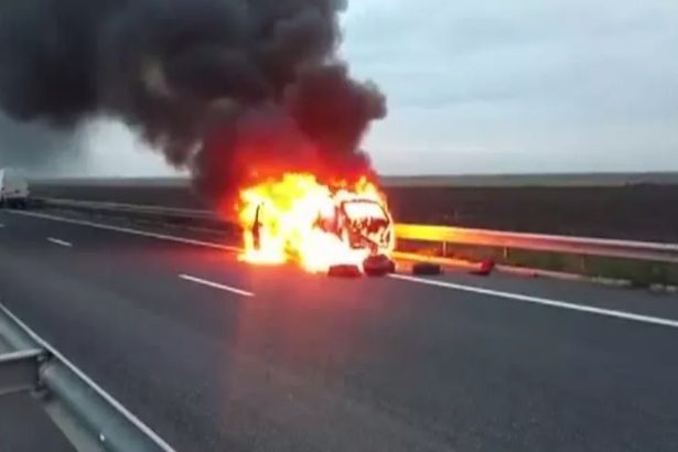arde o masina pe autostrada soarelui bucuresti constanta 67a5b5b5aa15b
