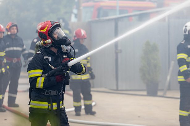 arde un apartament din murfatlar pompierii intervin in forta 67a1e7e99ca70