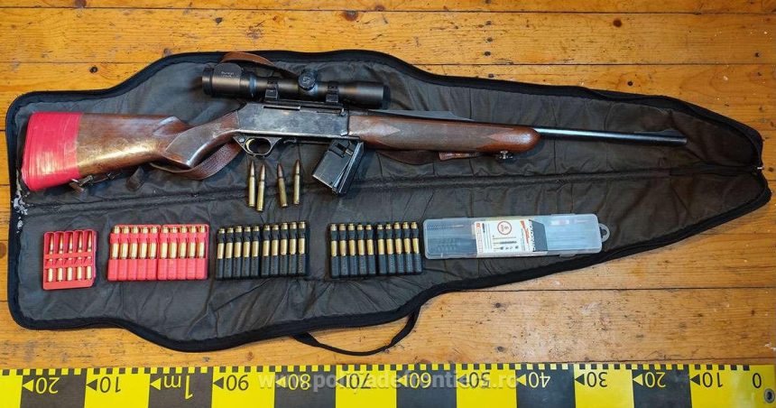 arme munitie si tigari descoperite de politisti perchezitii domiciliare in maramures 67b1bc54c25d9