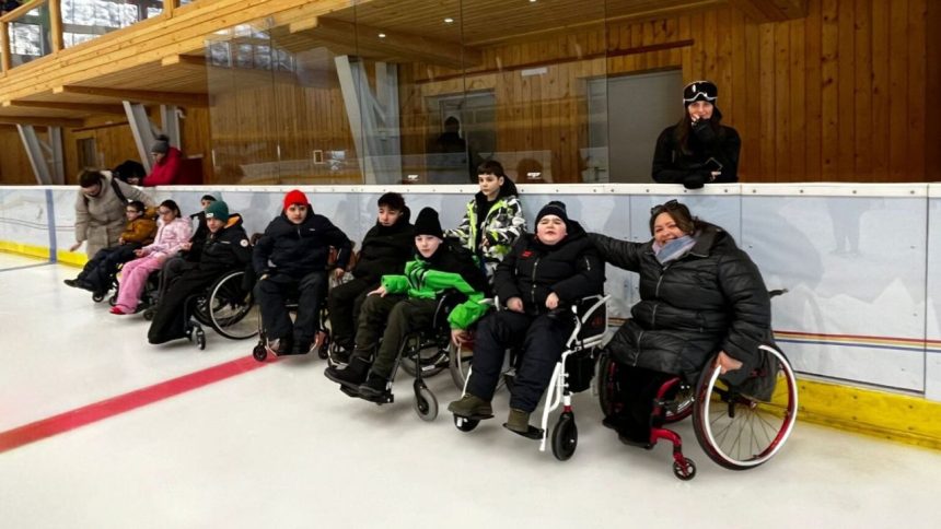 Aventuri pe gheață și lecții de viață: Caiac Smile lansează un proiect inovator pentru persoanele cu dizabilități. 1 aventuri pe gheata si lectii de viata caiac smile lanseaza un proiect inovator pentru persoanele cu dizabilitati 67a5d3a795c1c