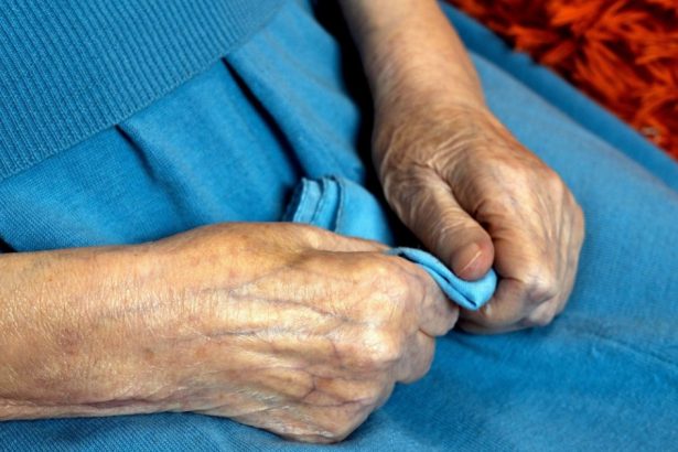 batrani hraniti cu mancare expirata nereguli gasite in mai multe camine din bacau timis si bihor 67b21ada45ed1