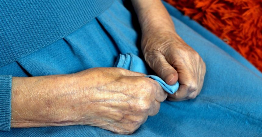 Bătrâni hrăniți cu mâncare expirată. Nereguli descoperite în căminele din Bacău, Timiș și Bihor 1 batrani hraniti cu mancare expirata nereguli gasite in mai multe camine din bacau timis si bihor 67b21ada45ed1