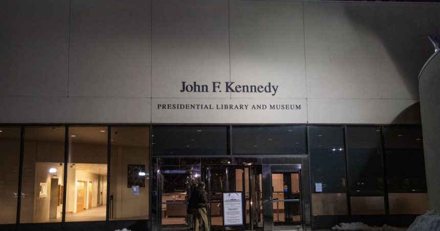 biblioteca john f kennedy din boston a fost nevoita sa se inchida din cauza disponibilizarilor angajatilor federali 67b5a645e7b96