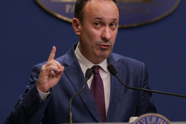 caciu sageata catre udmr ii vedem mai nou ca ei sunt cei maturi fratilor au 5 oricat de matur ai fi cand esti mic esti mic 679fc96586a9a