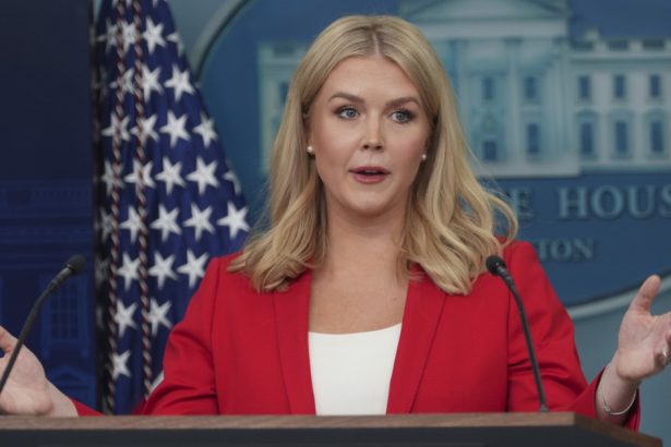 casa alba preia controlul asupra accesului presei la trump presedintele sua a numit jurnalistii dusmani ai poporului 67bec10dbbaa0