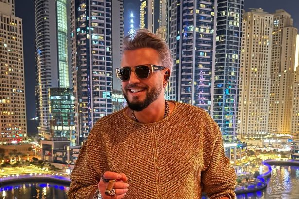 catalin botezatu inconjurat de printese seici si miliardarii lumii au expus masini care ajungeau la 14 milioane de dolari video exclusiv 67b76de84ab4b