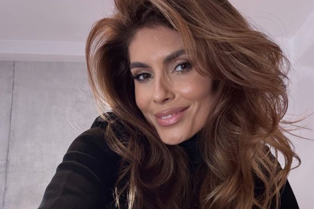 ce a patit sanziana negru in arabia saudita intr un birou cu multi barbati care abia vorbeau engleza obiectul interzis pe care il avea in bagaj 67b3369974055