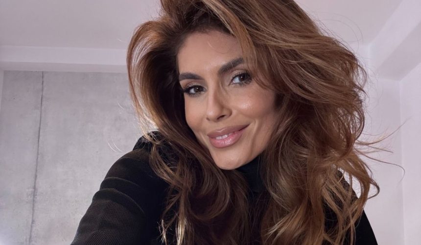 ce a patit sanziana negru in arabia saudita intr un birou cu multi barbati care abia vorbeau engleza obiectul interzis pe care il avea in bagaj 67b3369974055