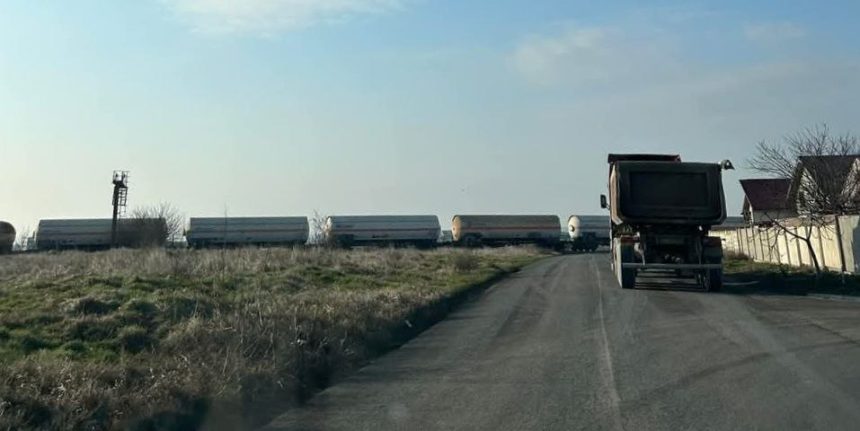 circulatia intre navodari si lumina este complet blocata din cauza unui incident feroviar 67ac50bb3f1a3