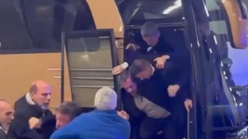 continua problemele pentru razvan lucescu poate fi pus sub acuzare povestea este fabricata 67aa11fc3bd4a
