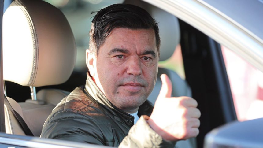cosmin contra in fata unei lovituri de proportii se bate cu peseiro pentru postul de antrenor la echipa bogatilor 67ae30abea391