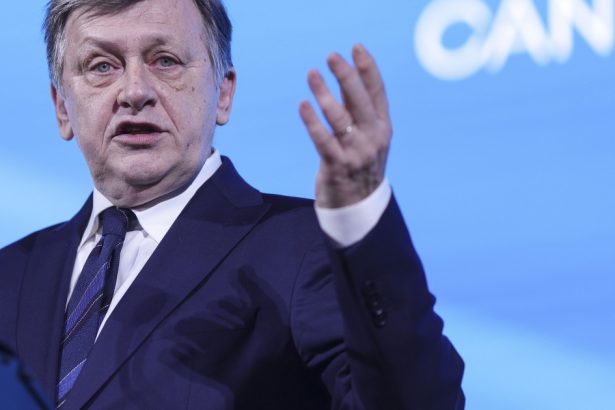 crin antonescu cere intrunirea de urgenta a csat o tara nu se apara cu mainile n san 67b728c3a940a