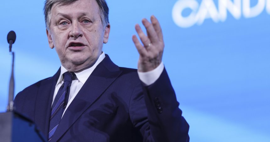 crin antonescu cere intrunirea de urgenta a csat o tara nu se apara cu mainile n san 67b728c3a940a