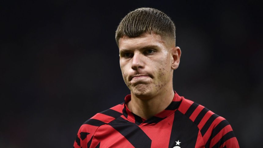 de netransferat romanul de la ac milan tinut cu doua maini de kirovski si ibrahimovic 67a0f74860fc4