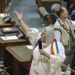Diana Șoșoacă pierde patru deputați și doi senatori, care au demisionat în huiduieli din grupurile parlamentare SOS. 2 diana sosoaca pierde patru deputati si doi senatori care au demisionat in huiduieli din grupurile parlamentare sos 67a0dee83ff1c