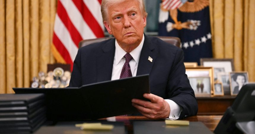 Donald Trump, 17 decizii majore într-o săptămână. Controverse și dezbateri semnificative în SUA 1 donald trump 17 decizii majore intr o singura saptamana controverse si dezbateri uriase in sua 67a8ab9d73c87