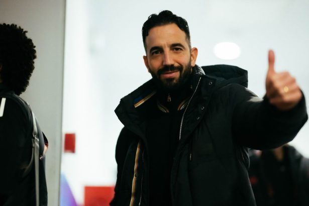 e gata face vizita medicala si semneaza cu manchester united transfer spectaculos pentru diavoli 679de3c286e8a