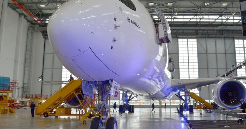 Efectele tarifelor impuse de Trump: Producătorul francez de avioane Airbus intenționează să prioritizeze livrările către clienții internaționali. 1 efecte ale tarifelor lui trump producatorul francez de avioane airbus vrea sa prioritizeze livrarile catre clientii din afara sua 67b884a1278b1