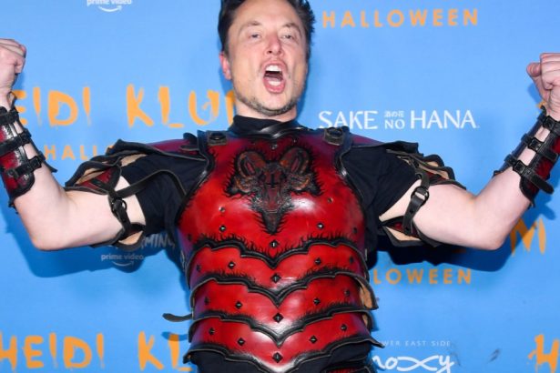 eficienta guvernamentala sub elon musk canapele pentru sefi ca la x si functionari seniori concediati sau impiedicati sa munceasca 679dfff9a0b46