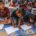 elevii din gaza sfideaza daunele razboiului si se intorc la scoala mesajul ministerului educatiei 67bdd561895e5